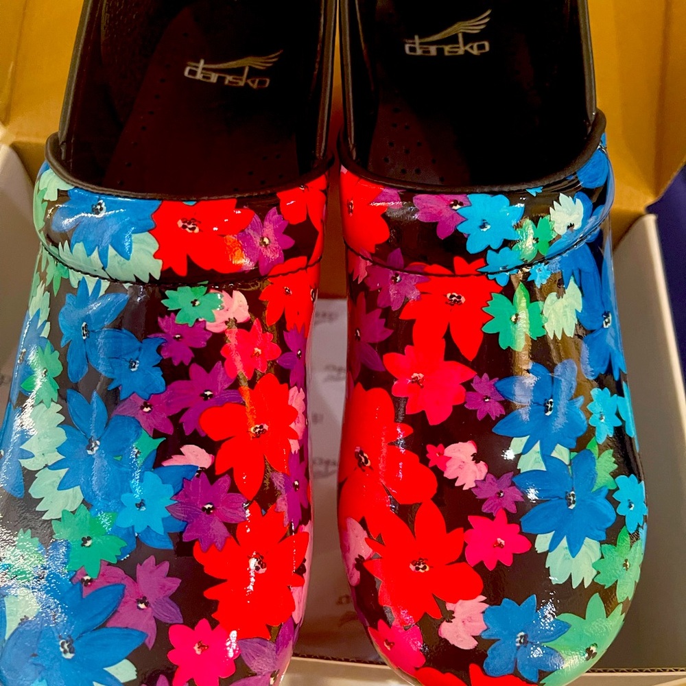 Dansko Clogs. Size 41 New never worn.